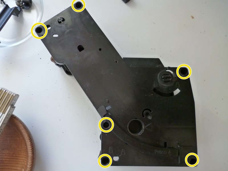 Шаг 5: шесть винтов Torx T15
